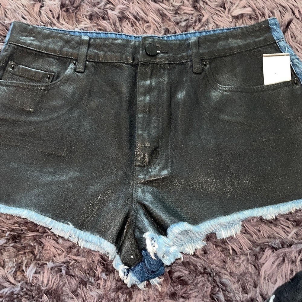 Urban Outfitters BDG Coated Dree
High-Rise Cheeky 2 Toned Jean
Shorts Size 32W